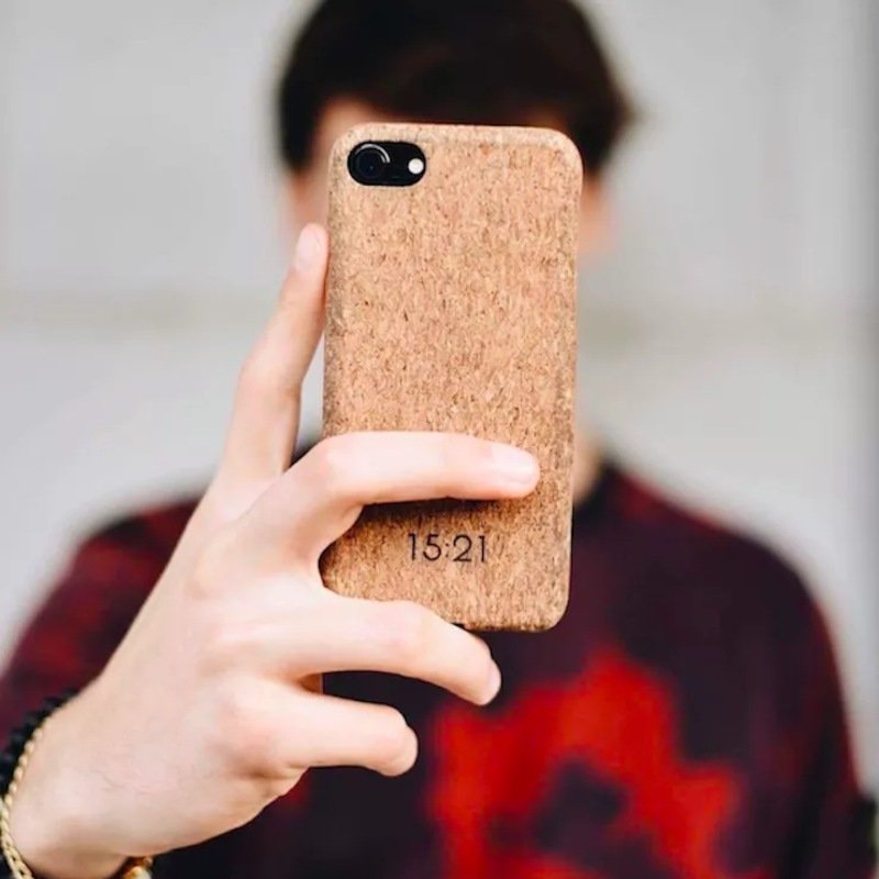 15_21 sustainable cork phone case