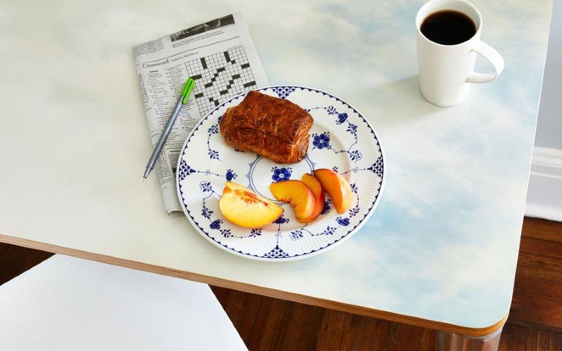 chassie air essential desk close up